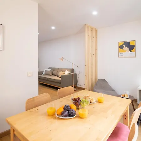 Comfy Cathedral Apartment *