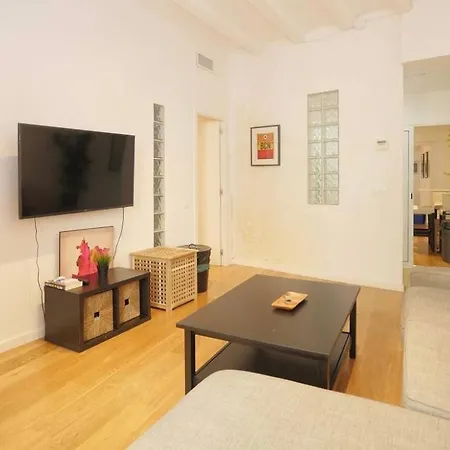 Comfy Cathedral Apartment *